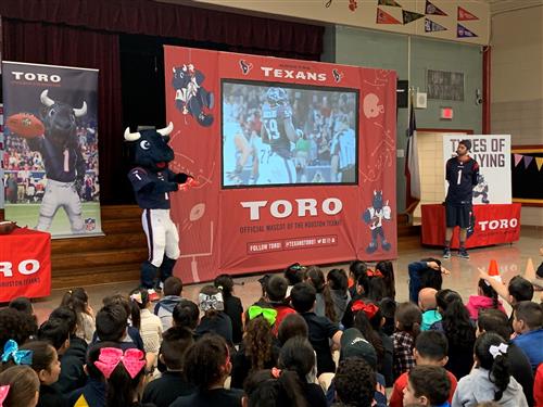 Toro Visits Whittier Elementary 