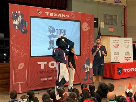  Toro Visits Whittier Elementary