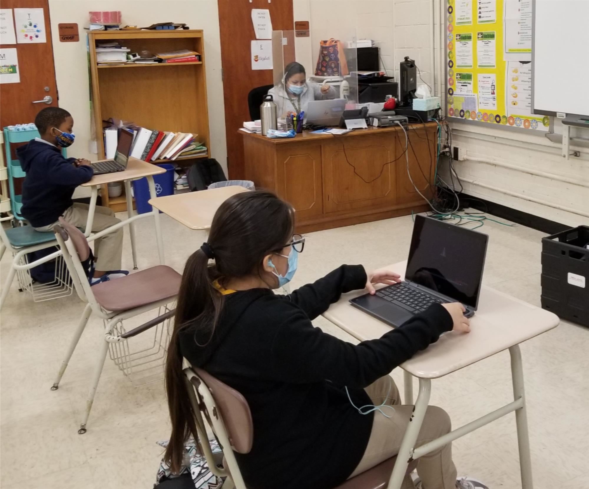 Dr Ortiz and students engaged in the program 