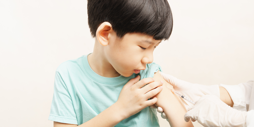  kid getting vaccinated