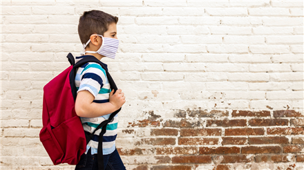  kid going to school