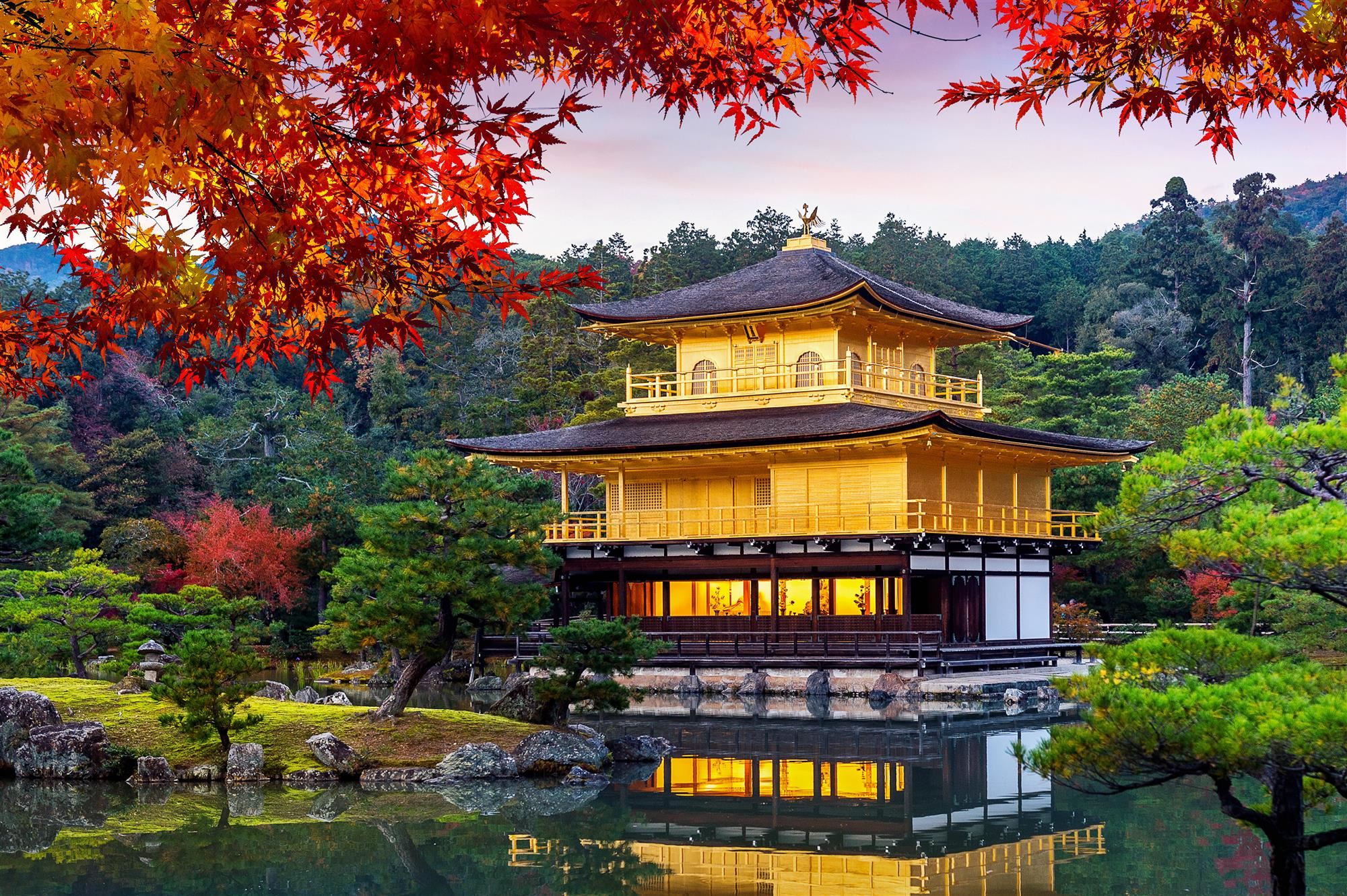 golden-pavilion-kinkakuji-temple-autumn-kyoto-japan