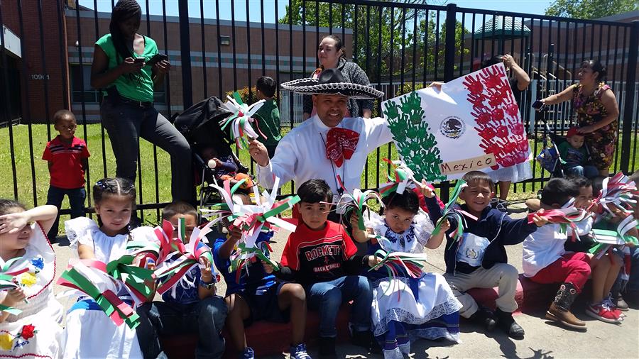 Cinco de Mayo Parade / Overview