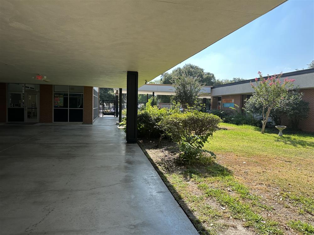 400s Patio 